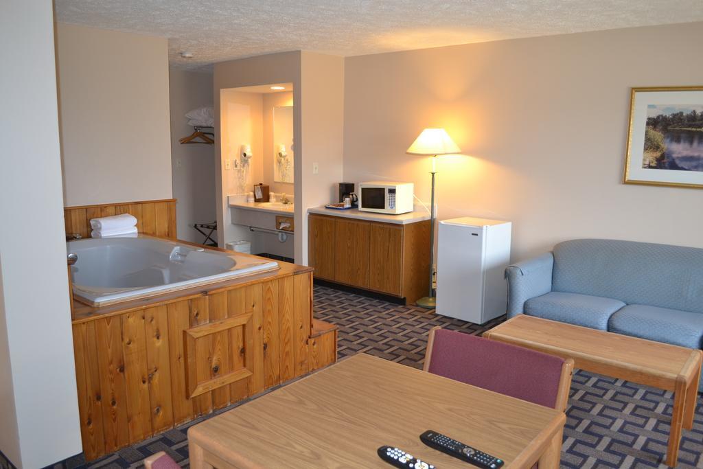 Sky Lodge Inn & Suites - Delavan Εξωτερικό φωτογραφία