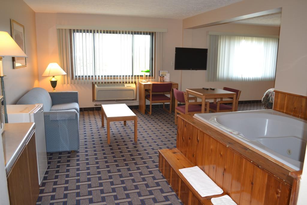 Sky Lodge Inn & Suites - Delavan Εξωτερικό φωτογραφία