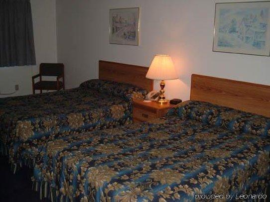 Sky Lodge Inn & Suites - Delavan Δωμάτιο φωτογραφία
