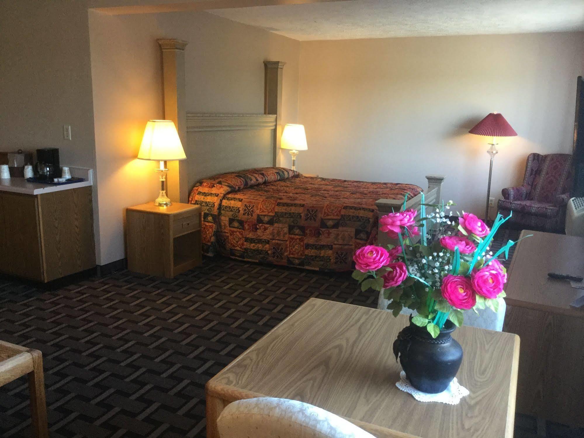 Sky Lodge Inn & Suites - Delavan Εξωτερικό φωτογραφία