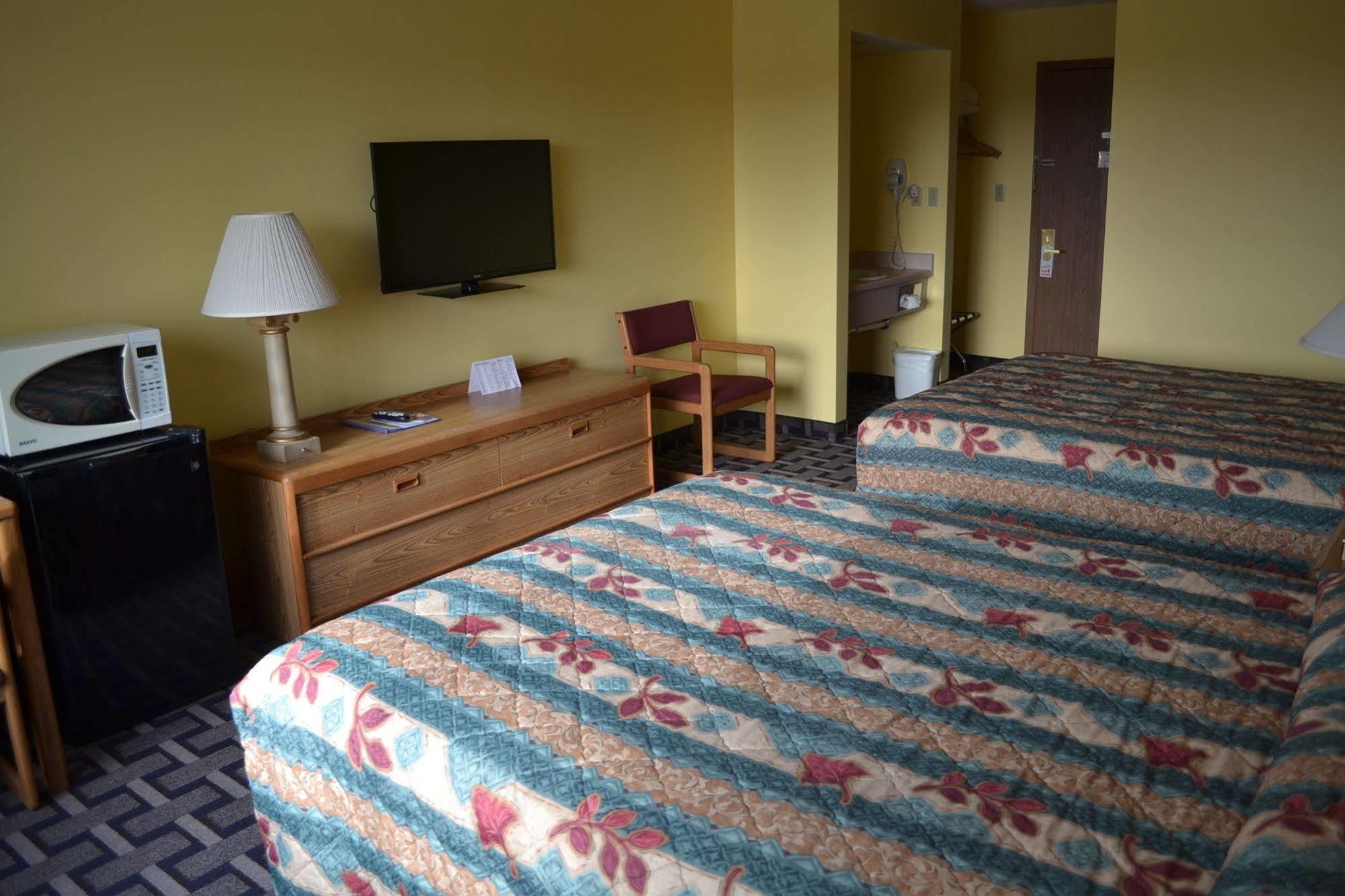 Sky Lodge Inn & Suites - Delavan Εξωτερικό φωτογραφία