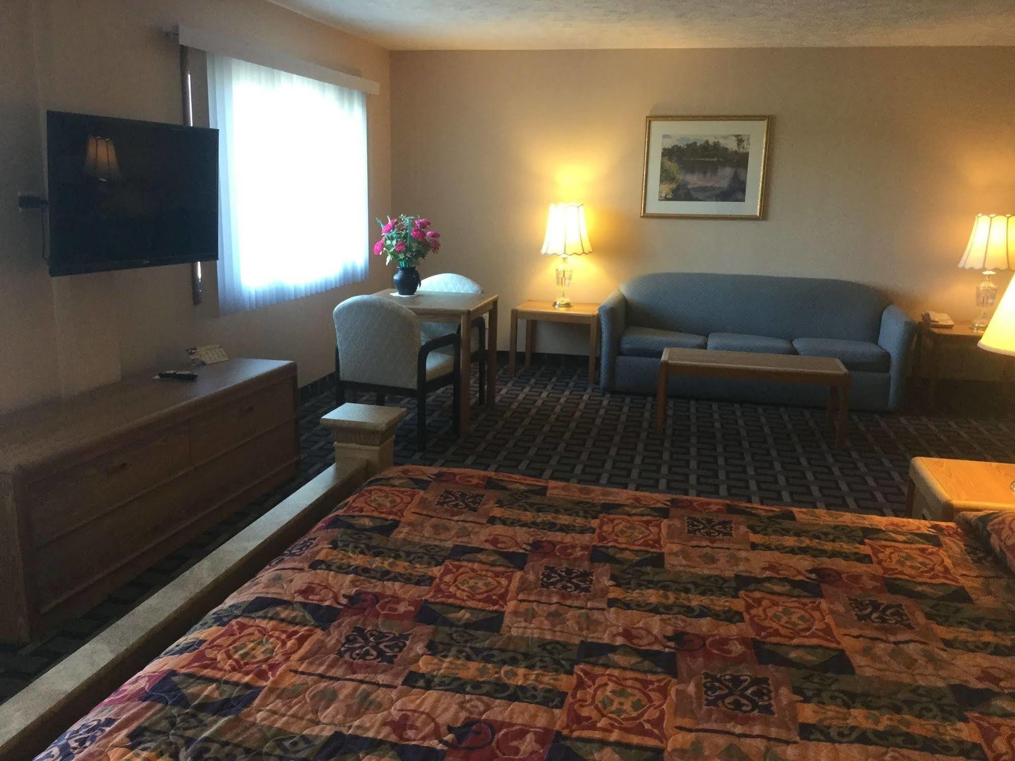 Sky Lodge Inn & Suites - Delavan Εξωτερικό φωτογραφία
