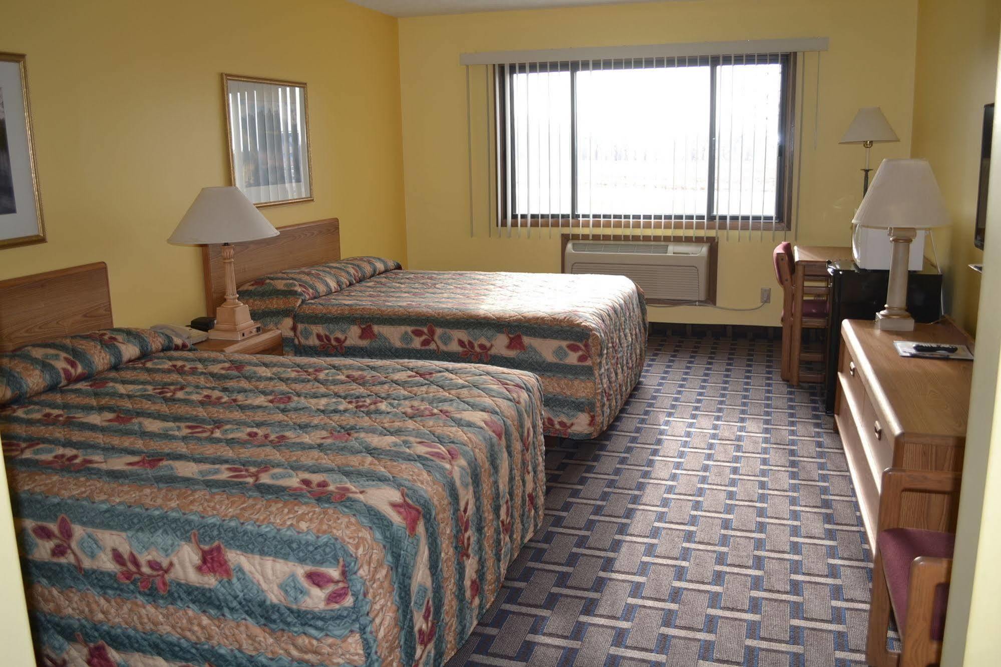 Sky Lodge Inn & Suites - Delavan Εξωτερικό φωτογραφία