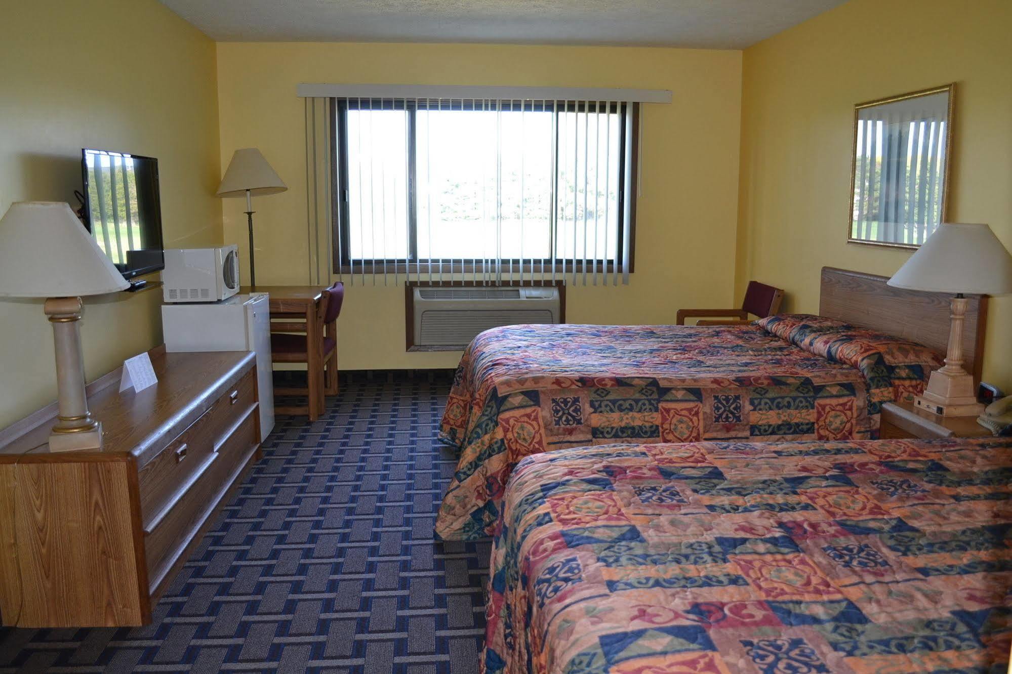 Sky Lodge Inn & Suites - Delavan Εξωτερικό φωτογραφία