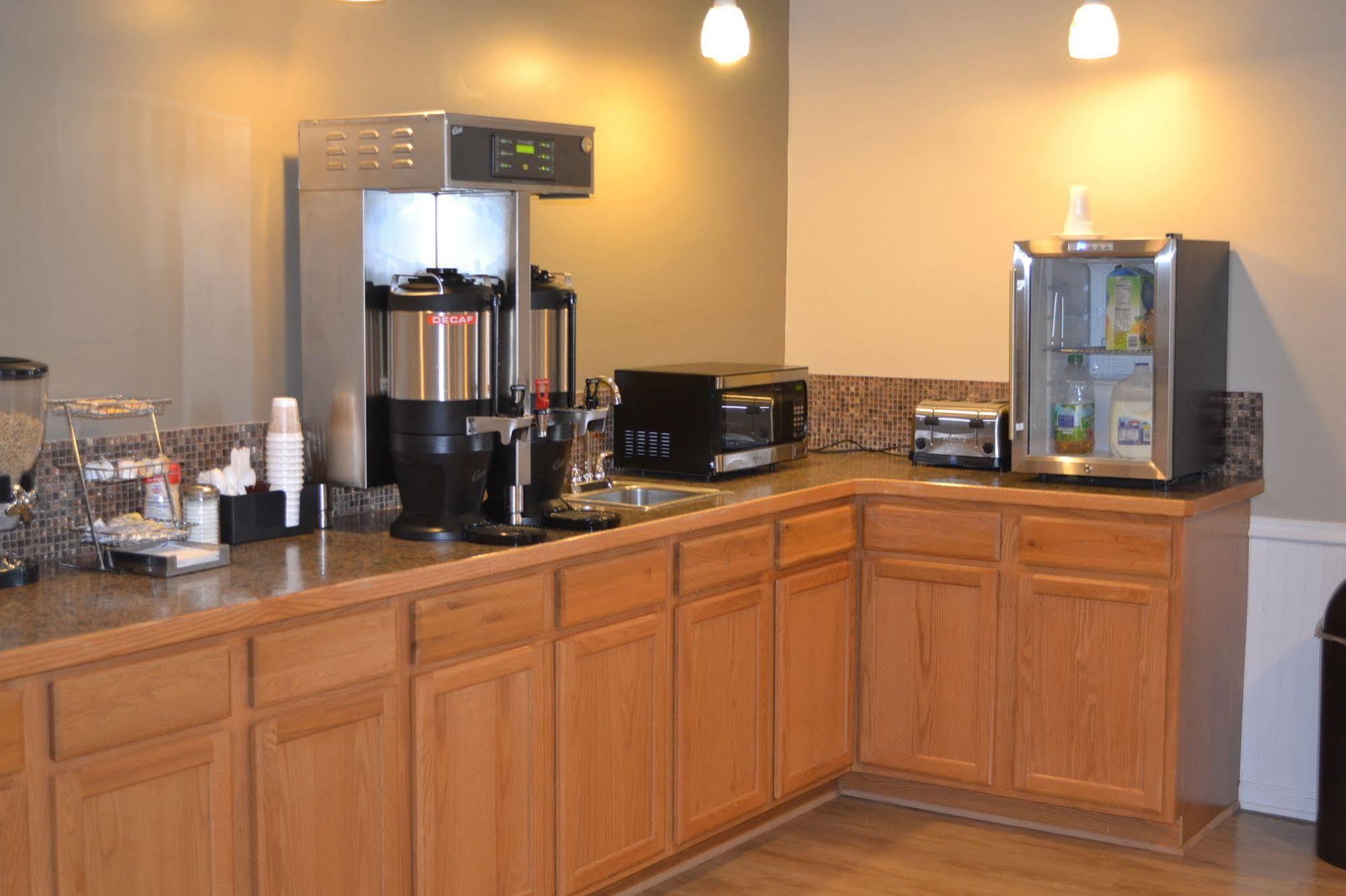 Sky Lodge Inn & Suites - Delavan Εξωτερικό φωτογραφία