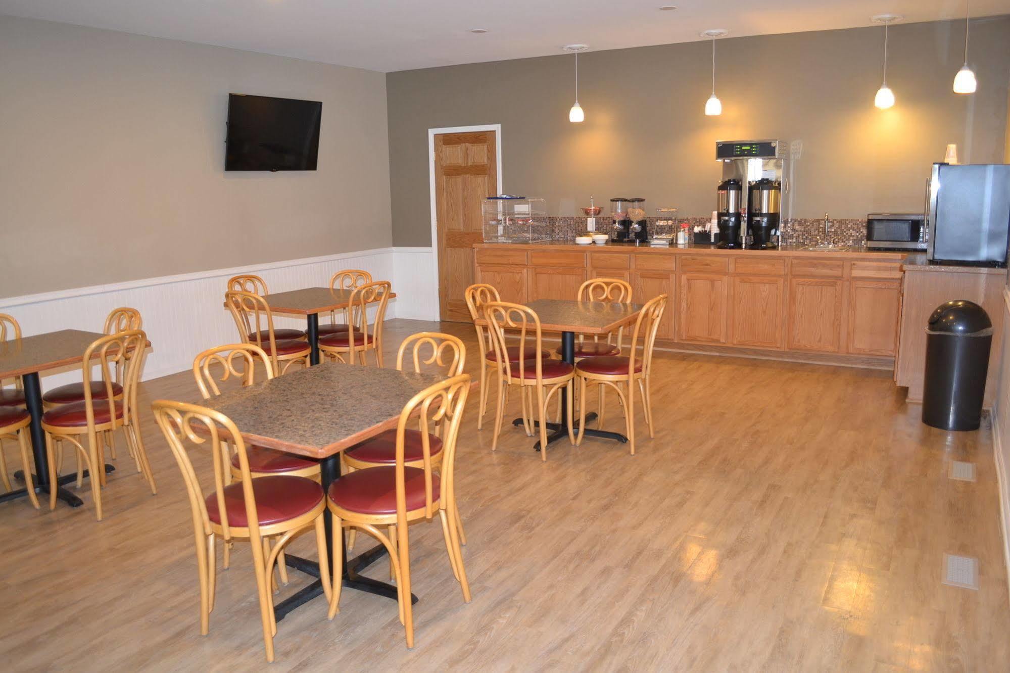Sky Lodge Inn & Suites - Delavan Εξωτερικό φωτογραφία