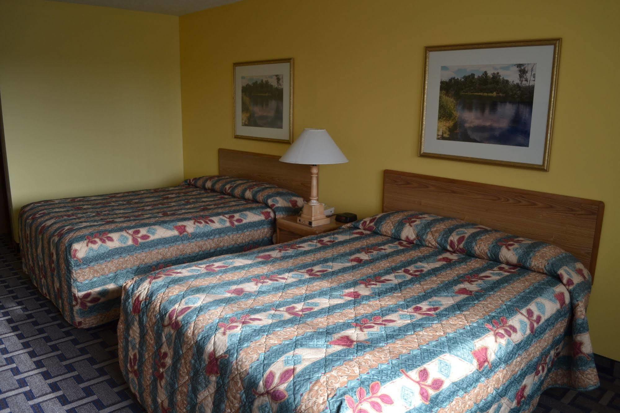 Sky Lodge Inn & Suites - Delavan Εξωτερικό φωτογραφία