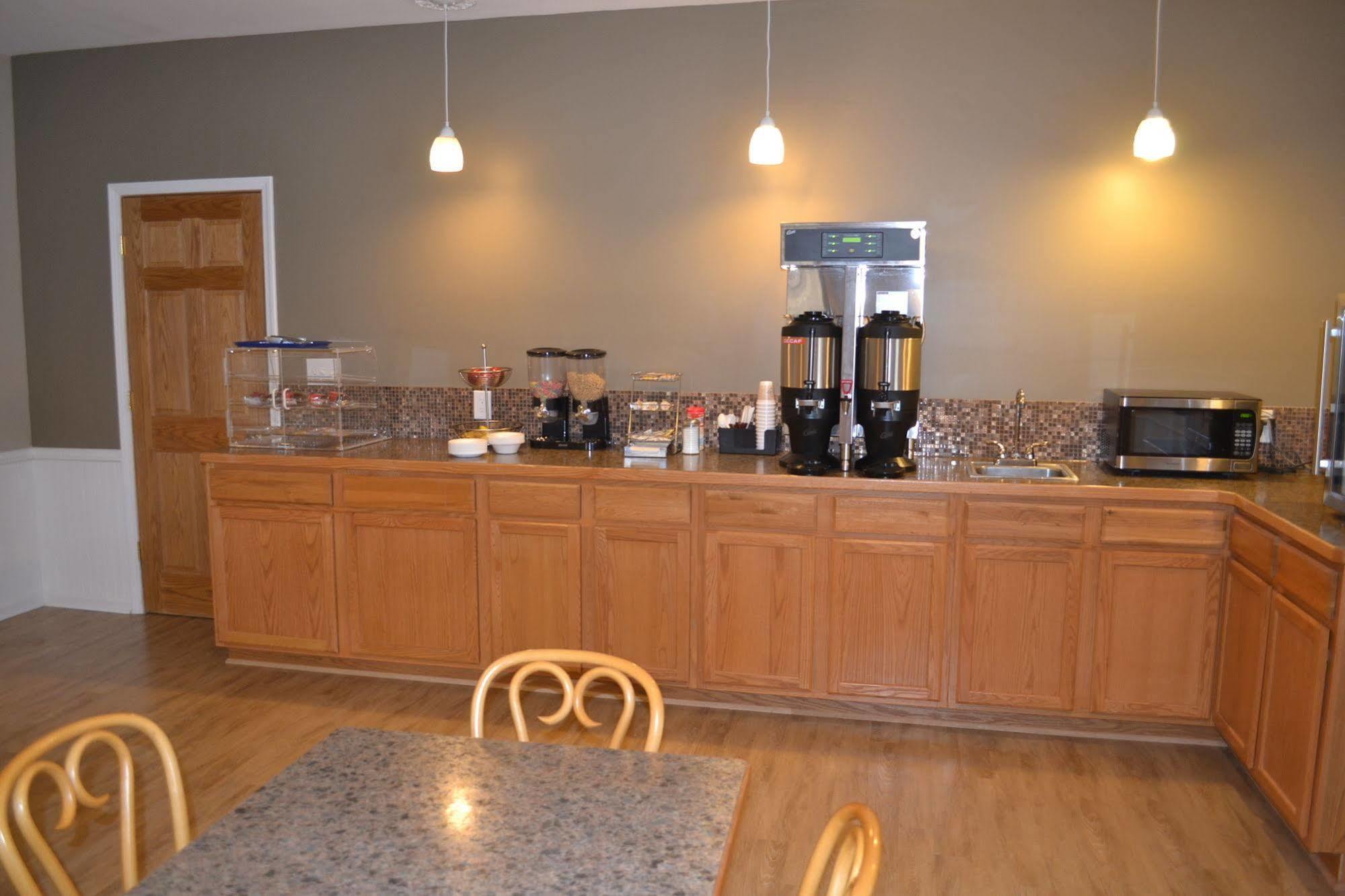 Sky Lodge Inn & Suites - Delavan Εξωτερικό φωτογραφία