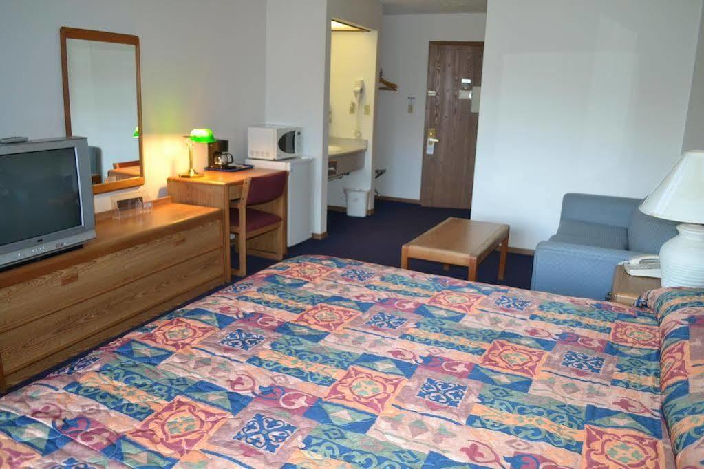 Sky Lodge Inn & Suites - Delavan Εξωτερικό φωτογραφία
