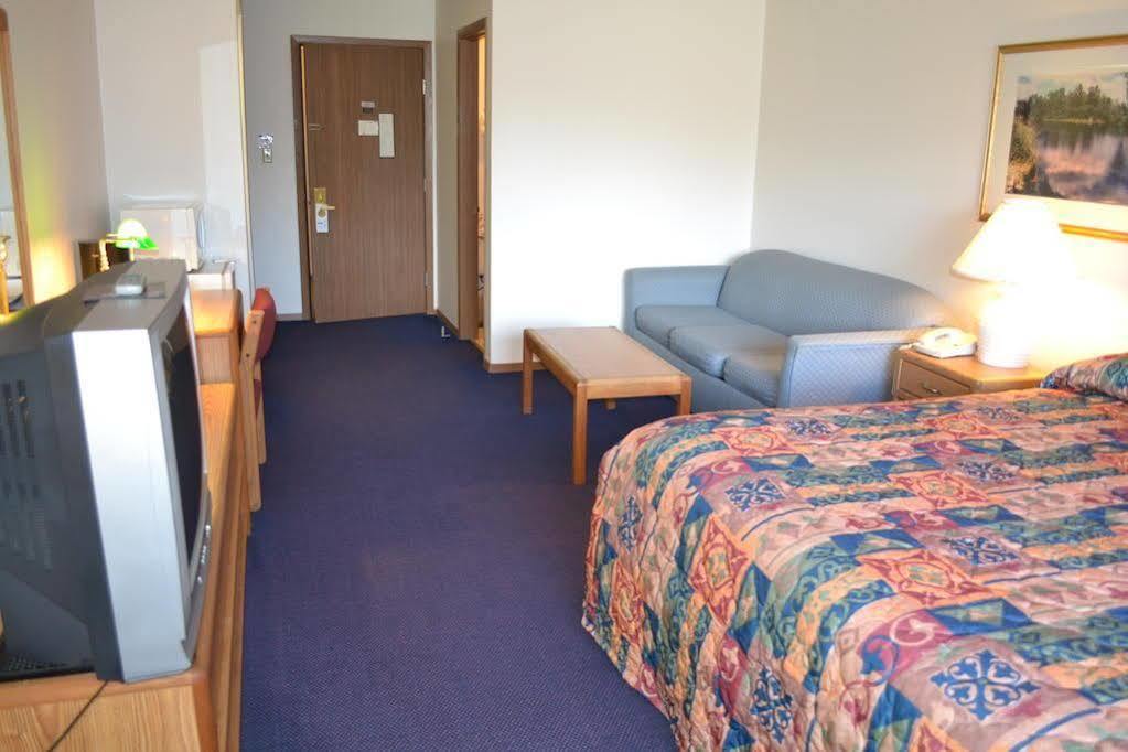 Sky Lodge Inn & Suites - Delavan Εξωτερικό φωτογραφία