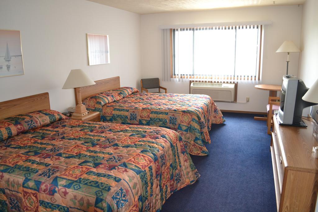 Sky Lodge Inn & Suites - Delavan Εξωτερικό φωτογραφία